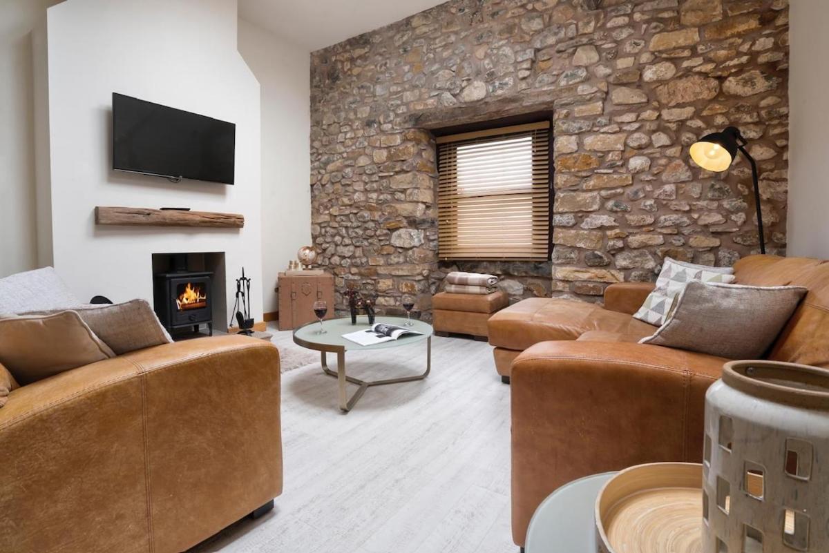 The Old Paper-shop, WiFi, Sleeps 4 & Pet Friendly - B&B Bolton le Sands