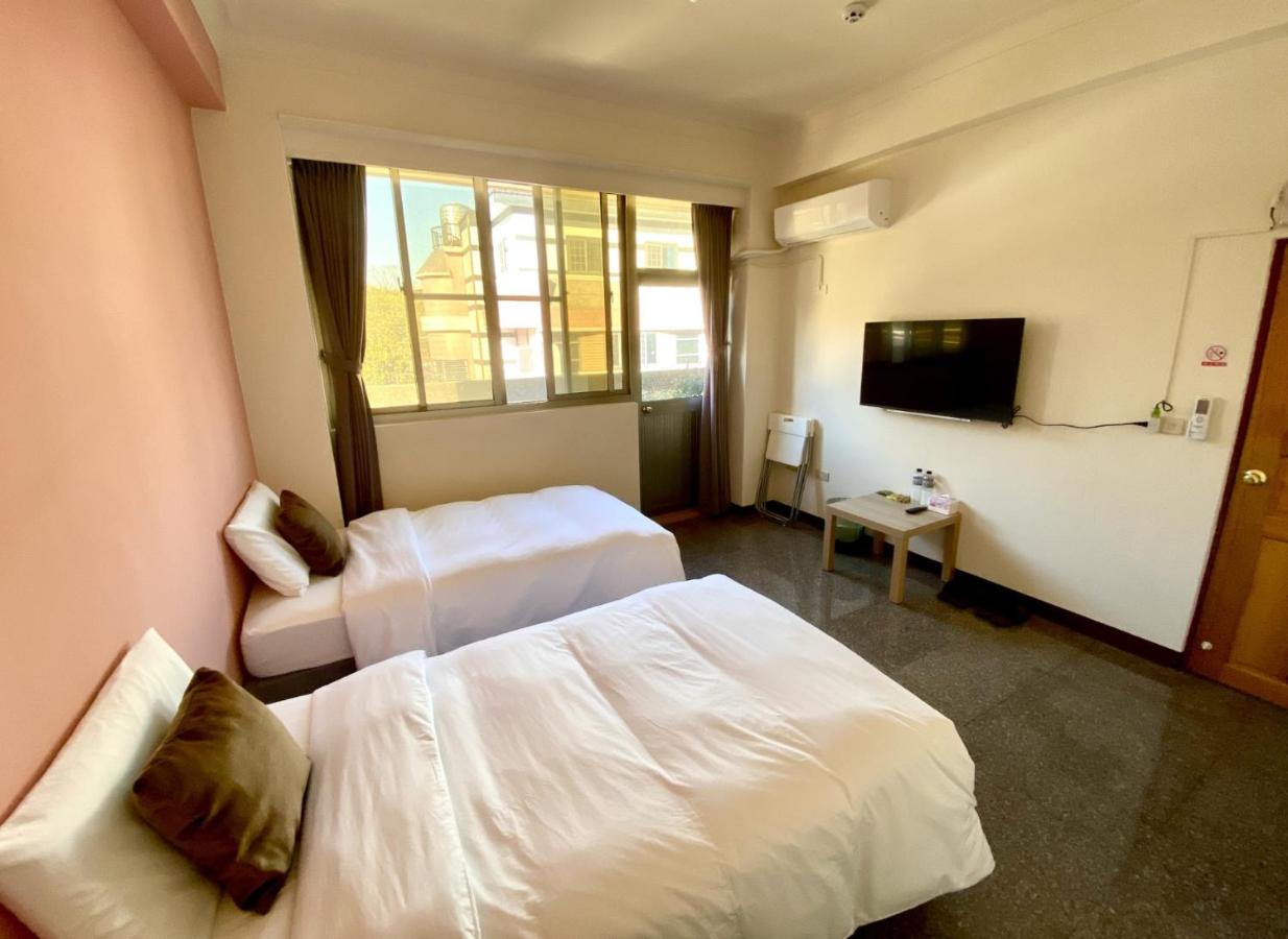 Standard Twin Room with Shared Bathroom