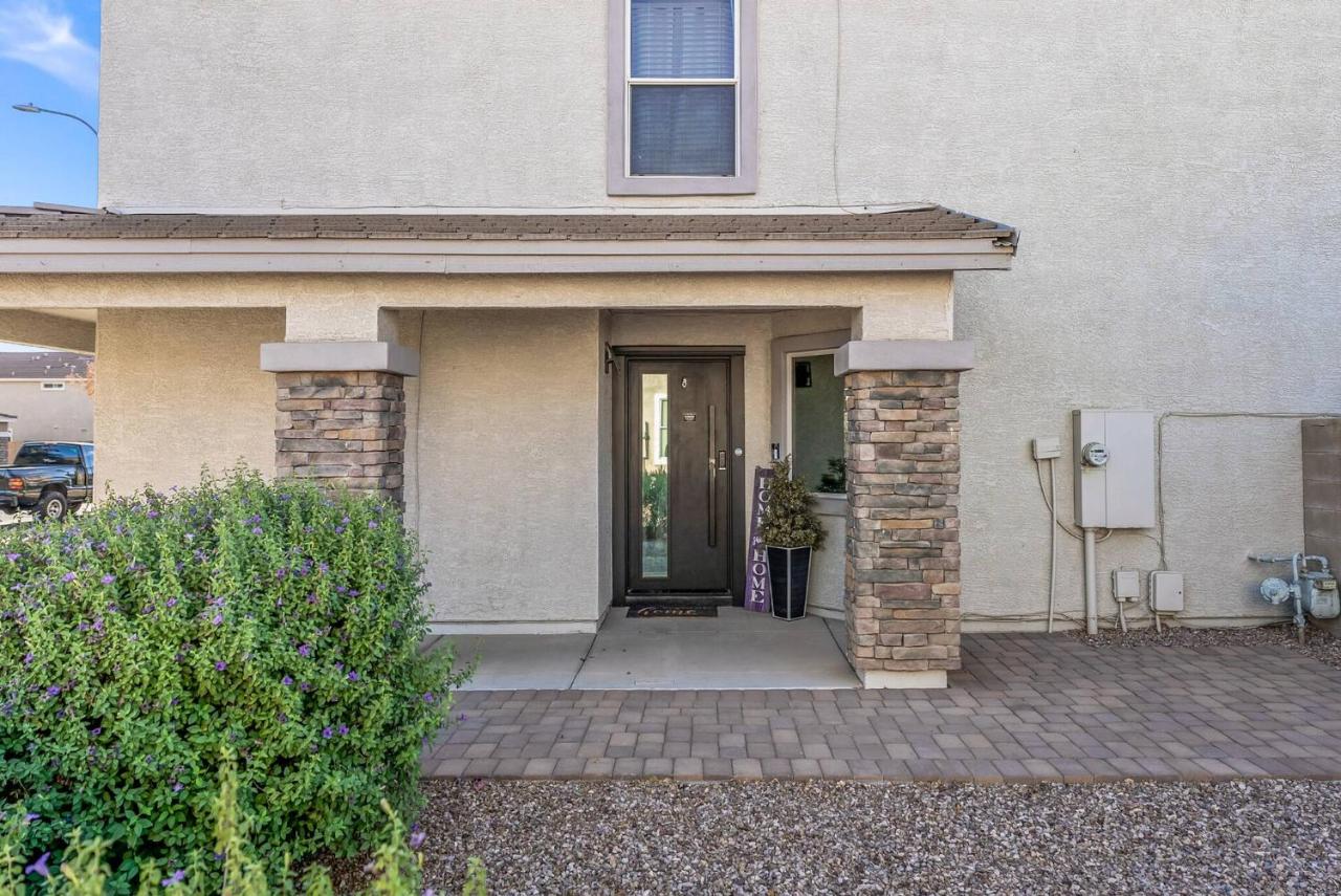Spacious Entire Home 4B & 2.5B in Avondale Arizona - B&B Avondale
