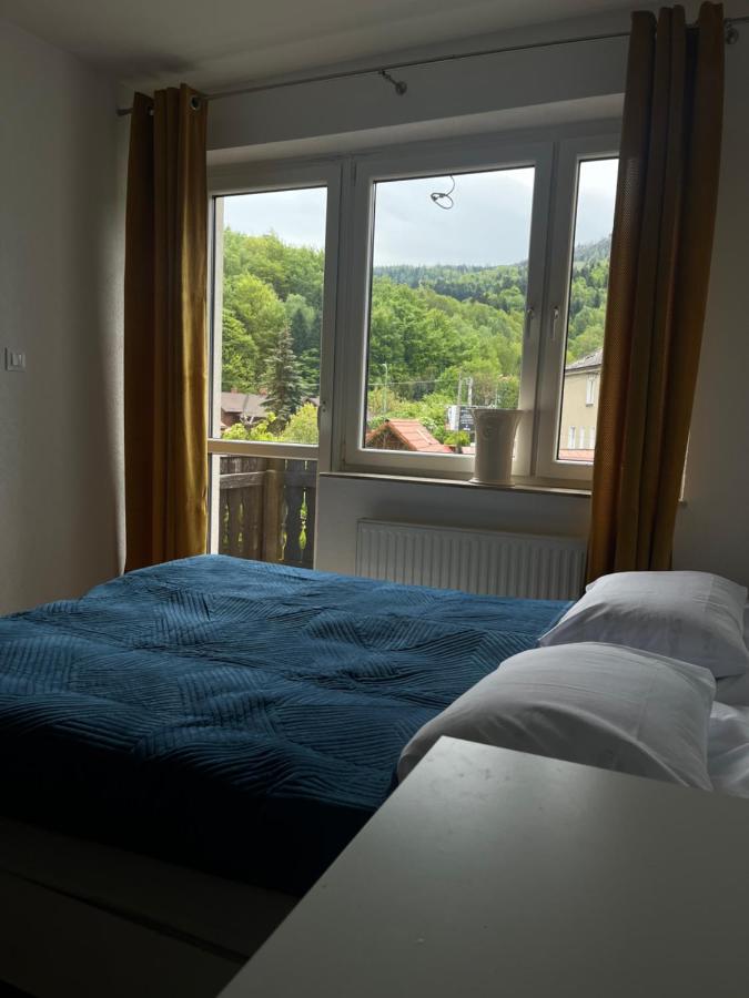 Vierbettzimmer mit Bergblick