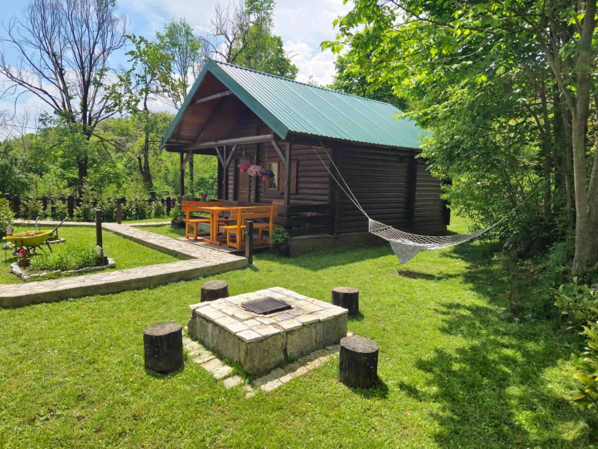 Cabin House Dubovik - Chambres d'hôtes Cetinje