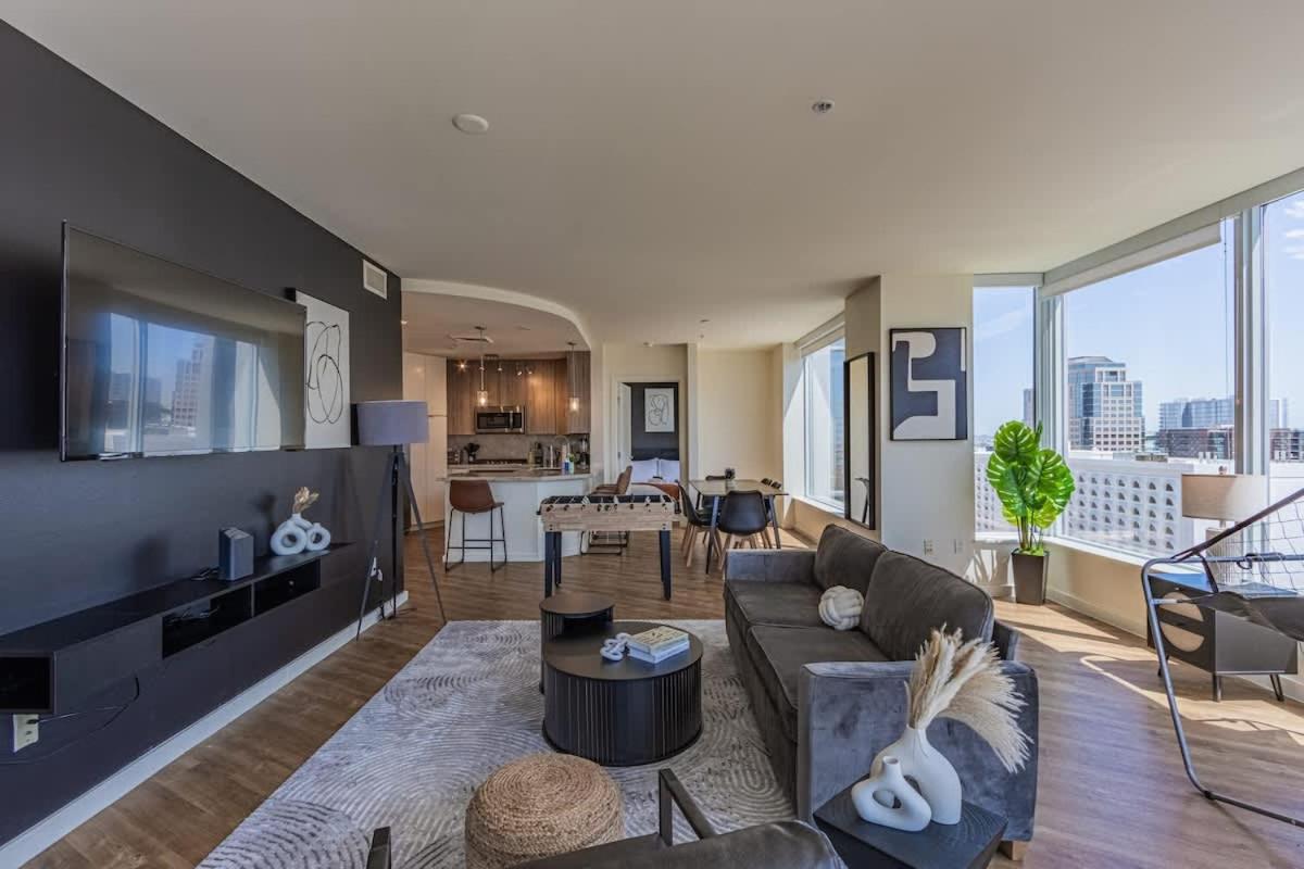Modern HighRise Sanctuary, Gym, Pool, Prking, W-D, Golf - B&B