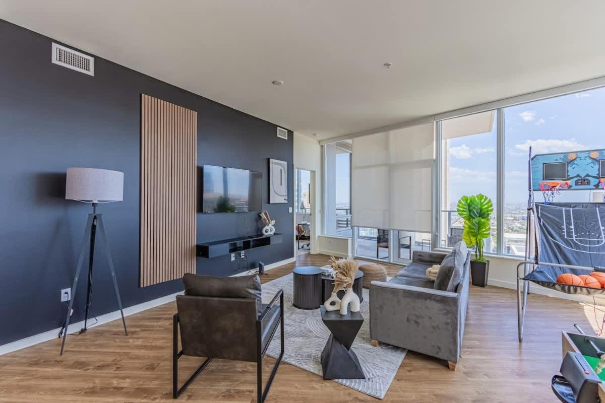 Elegant 28th Floor High Rise, Gym, Parking, Pool, Golf - B&B
