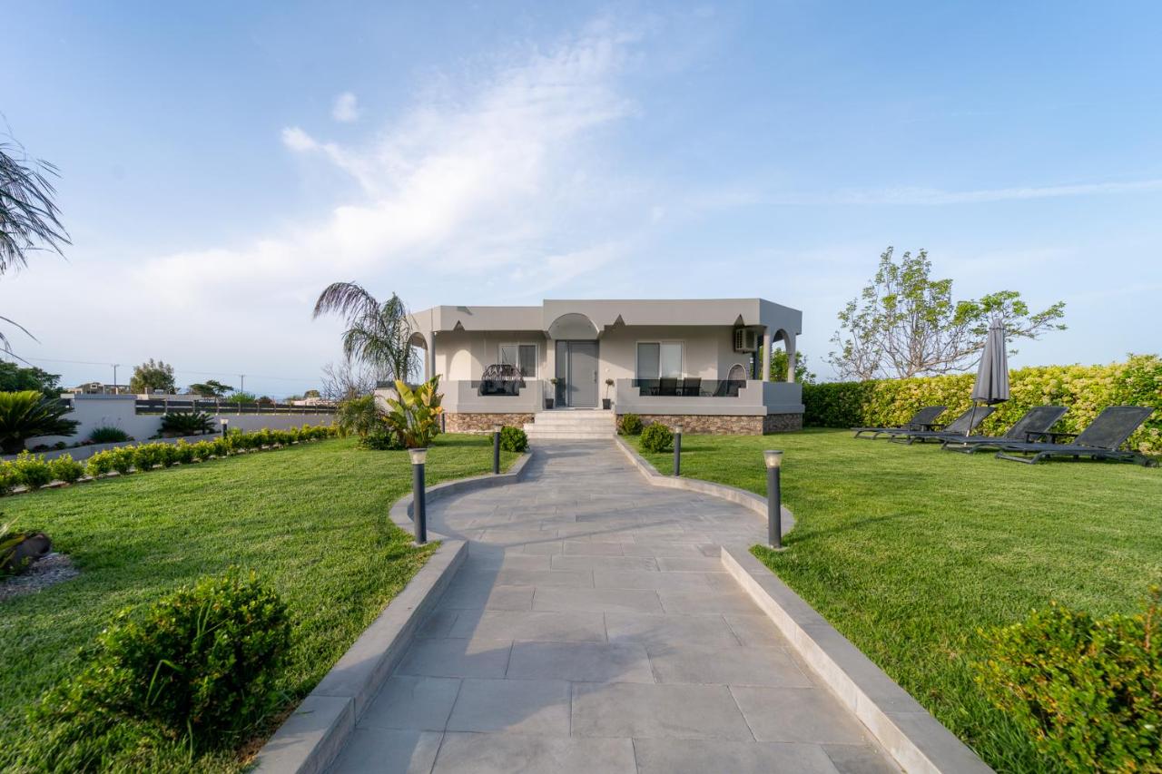 Villa Giota Luxury Living - Free Car & Private Jacuzzi - Ferienwohnung Theologòs