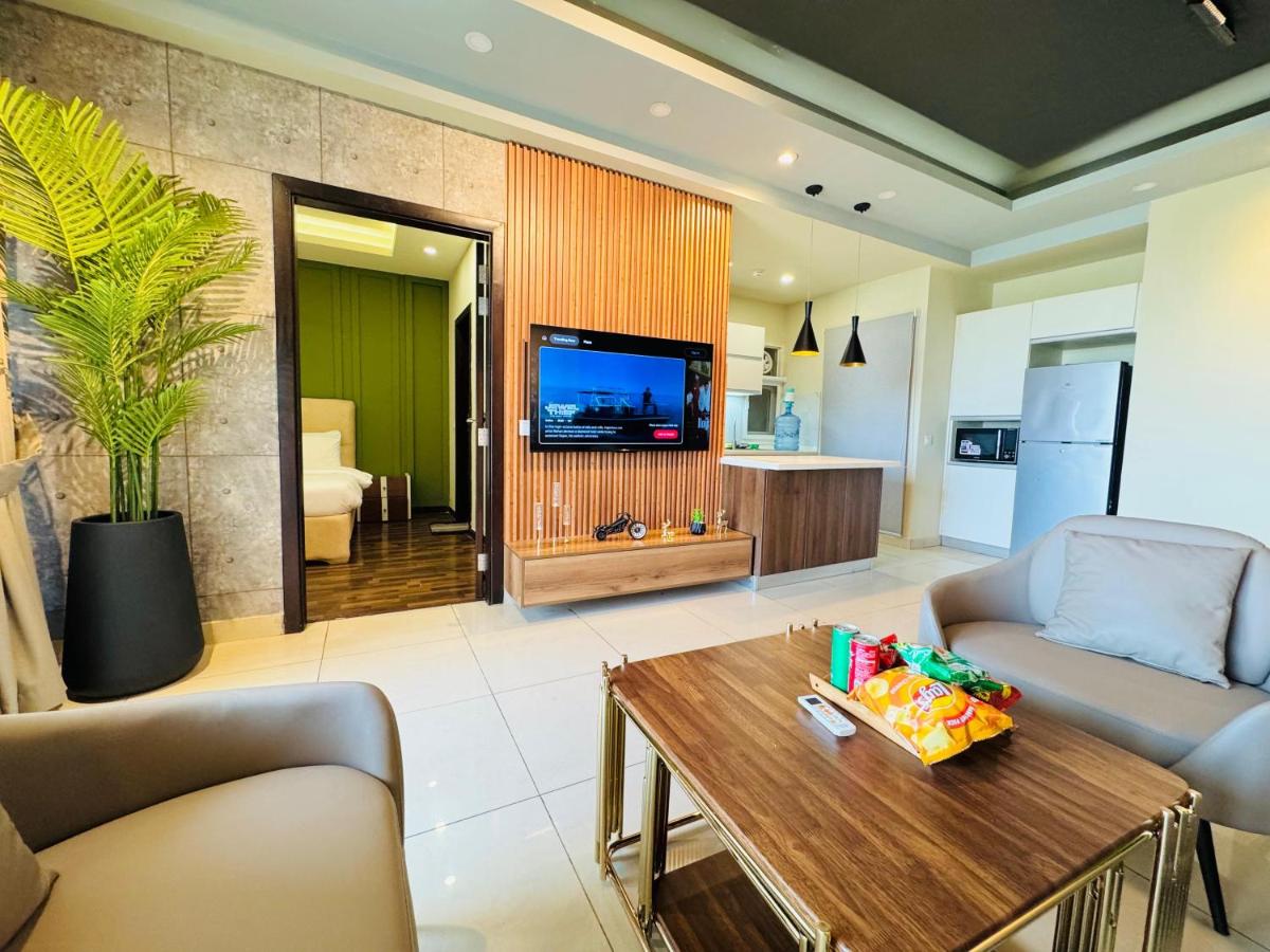 The Urban Lounge in Elysium Tower with Netflix & Balcony - B&B Islamabad