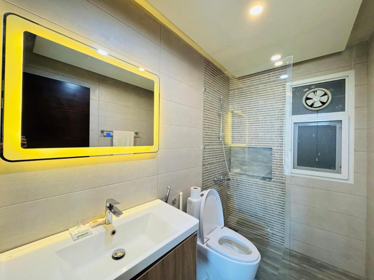 The Urban Lounges in Elysium Tower with Netflix & Balcony - Bed and Breakfast Islamabad
