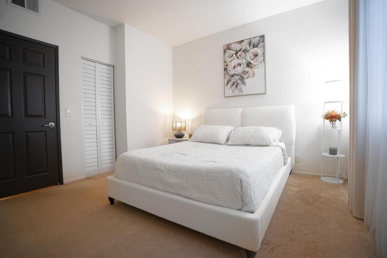 Universal Vibes 1 bed Apt with FREE PARKING in Studio City - B&B
