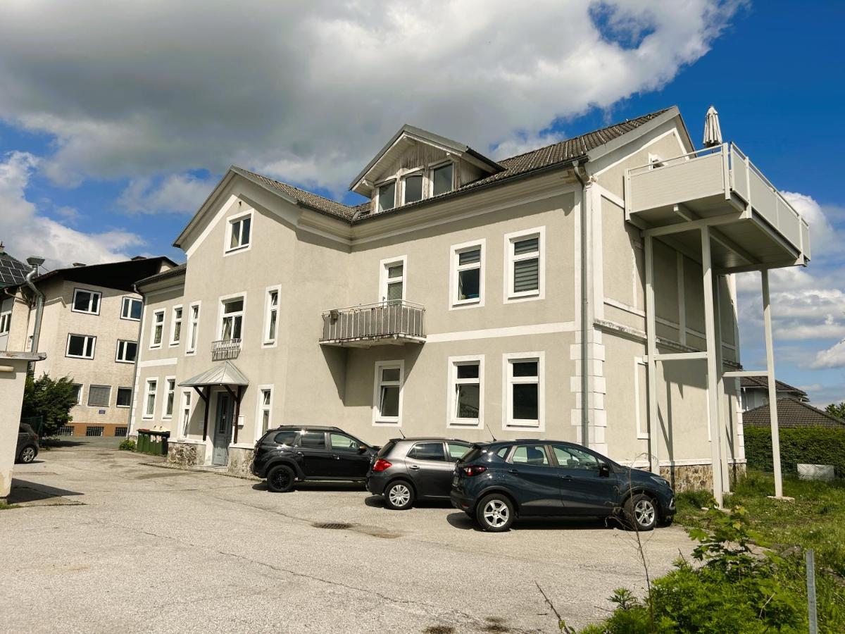 Apartment KARAWANKENBLICK im HERZEN von VILLACH mit Privatgarage - B&B Villaco