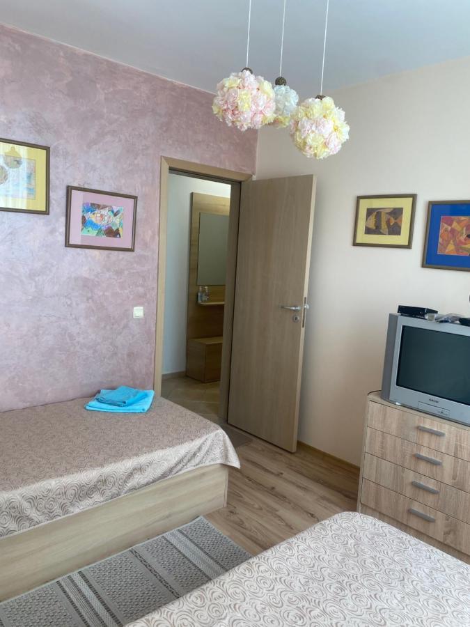 Тристаен апартамент в затворен комплекс - B&B