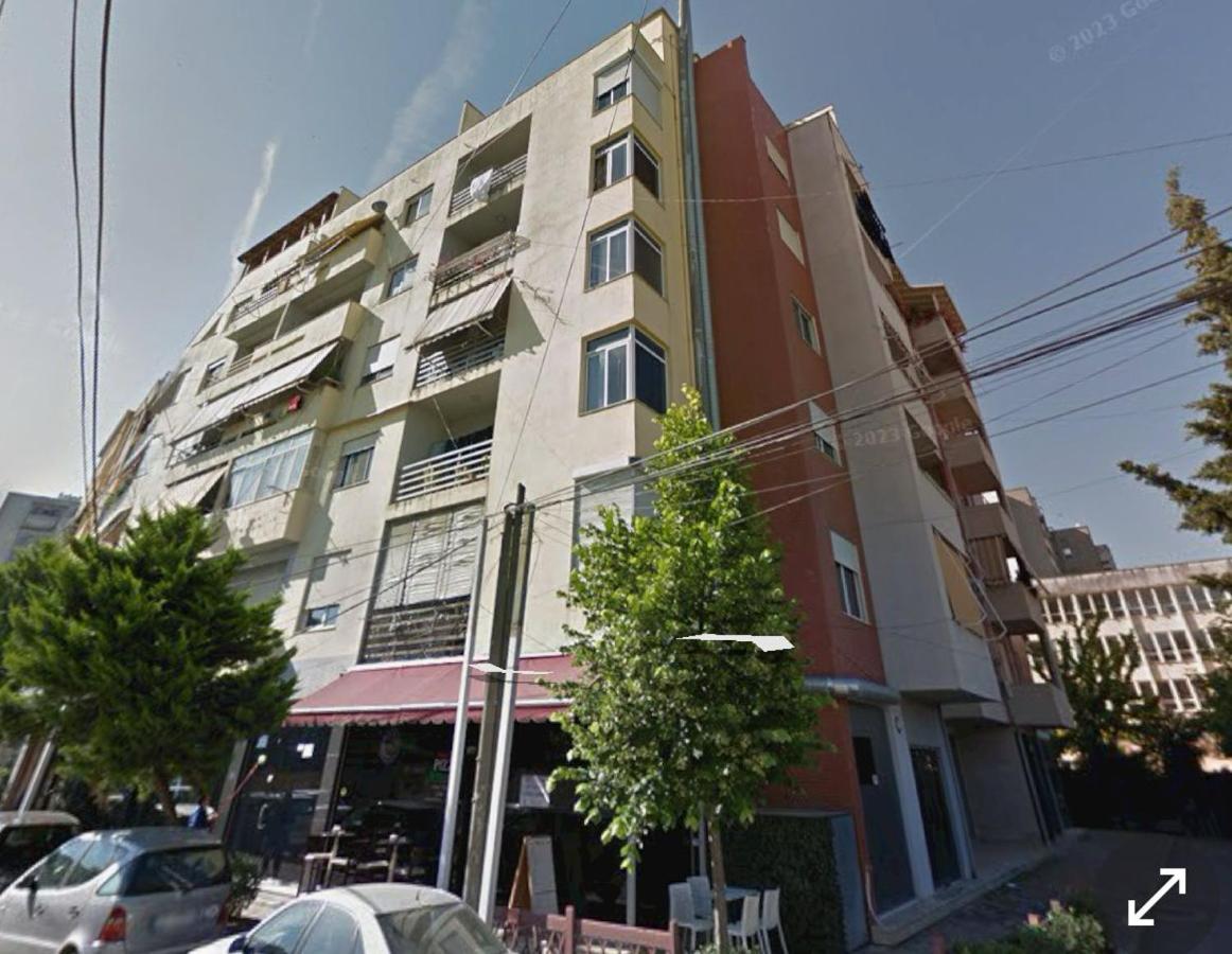 edi's apartament - Bed and Breakfast Tirana
