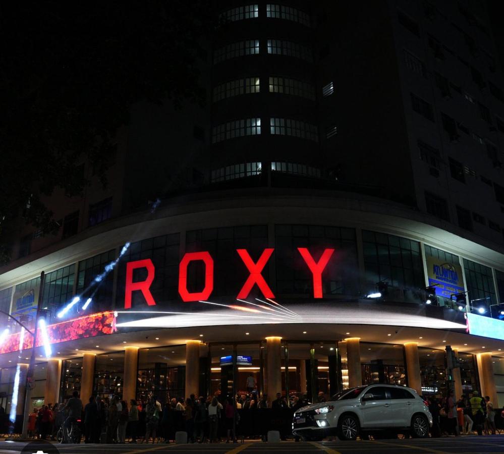 4 Min Walk to Copacabana Beach! 1BR Above Historic Roxy Theater - B&B Rio de Janeiro