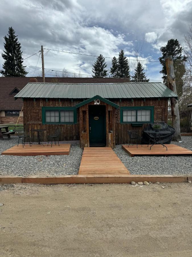The Loose Moose Cabin #10 At Downtown Grand Lake - B&B Grand Lake
