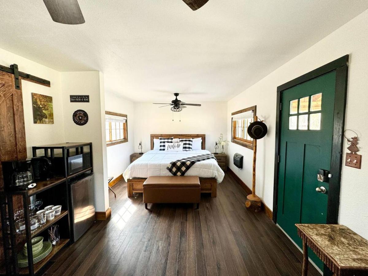 The Loose Moose Cabin #10 At Downtown Grand Lake - B&B Grand Lake