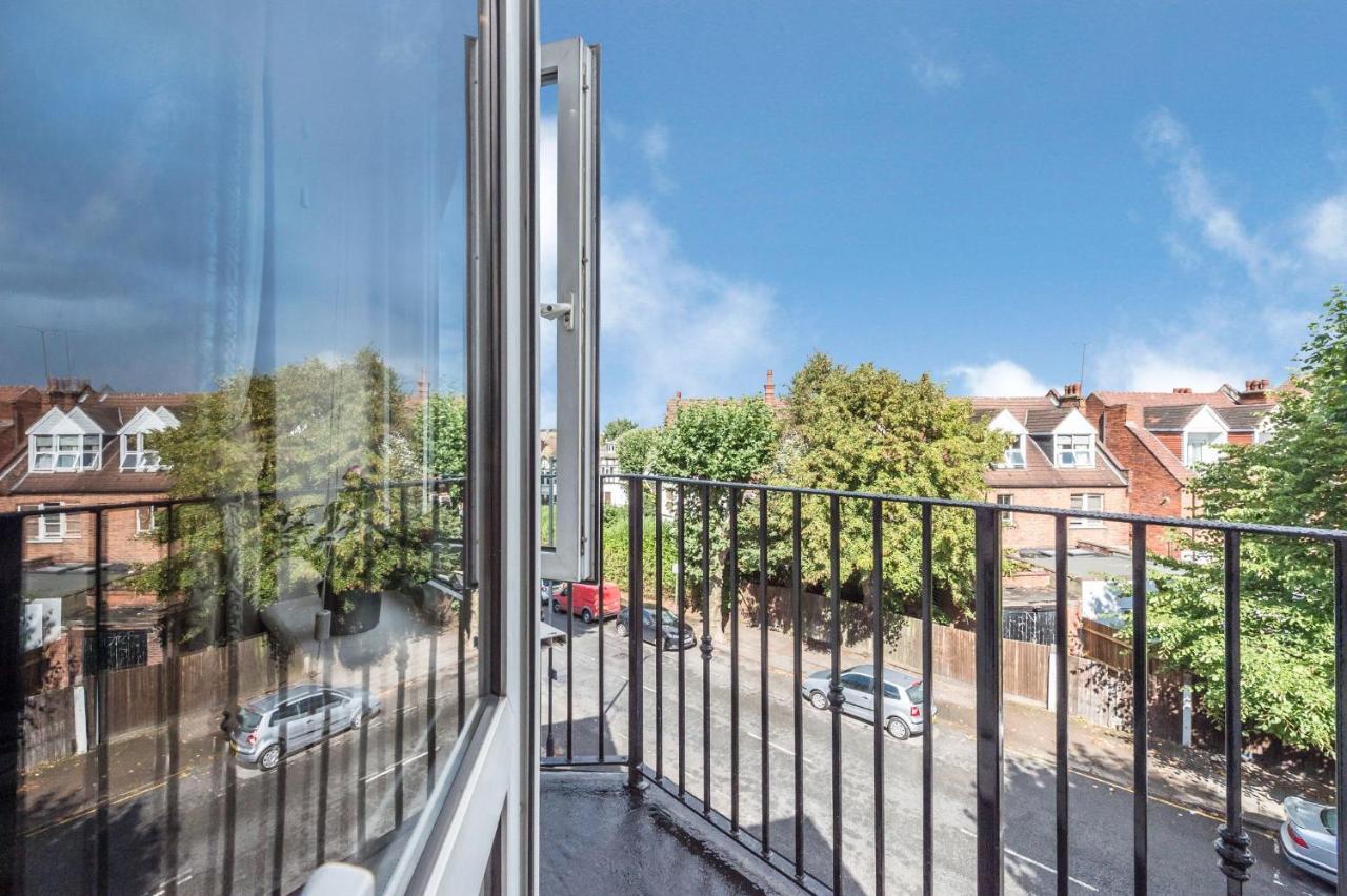 Beautiful apartment ac up to six,12 min by tube from Oxford street,AC - Chambres d'hôtes Londres