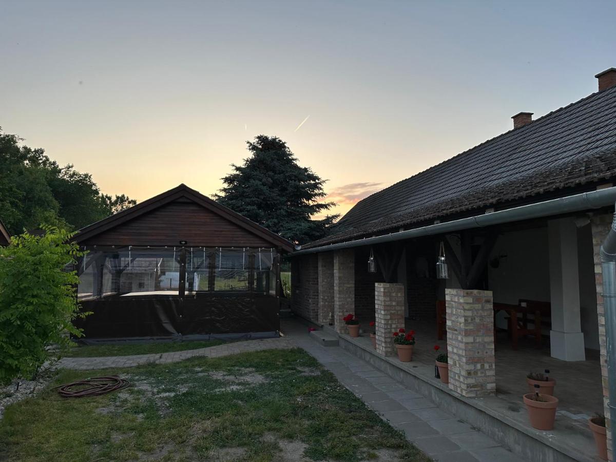 Százholdas Pagony Vendégház Solt - Chambres d’hôtes Solt