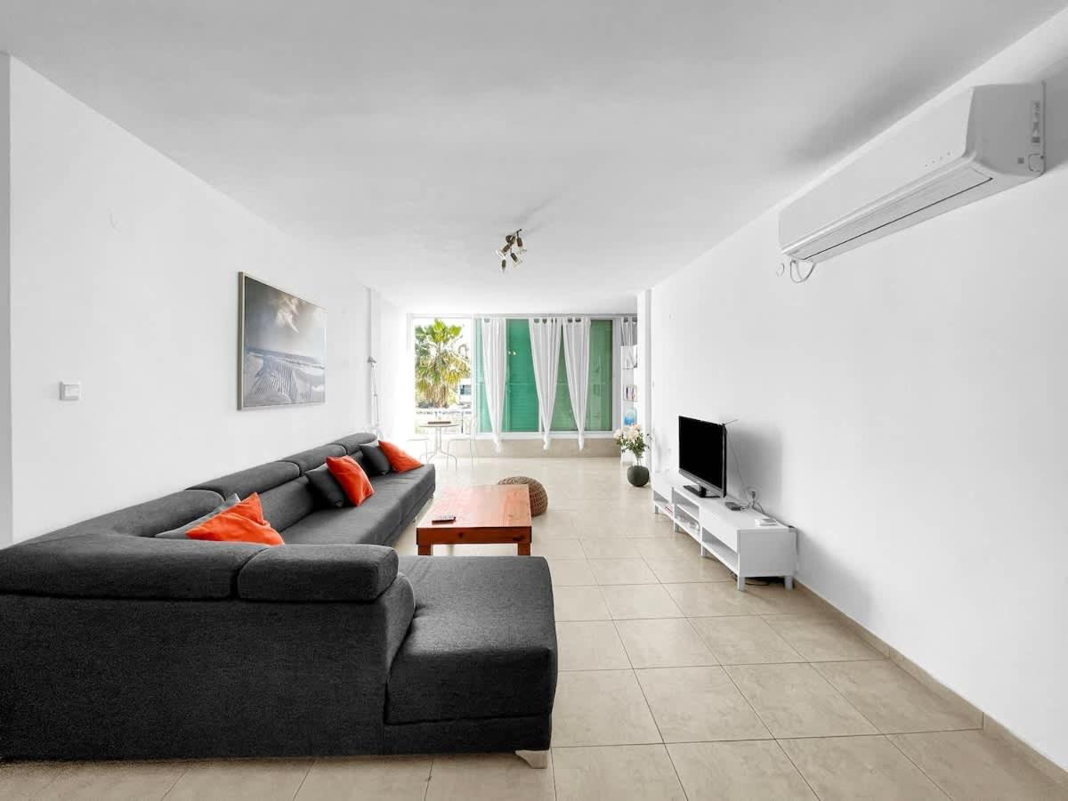 Elegant Beachside Apartment - Bed and Breakfast Hertsliyya B