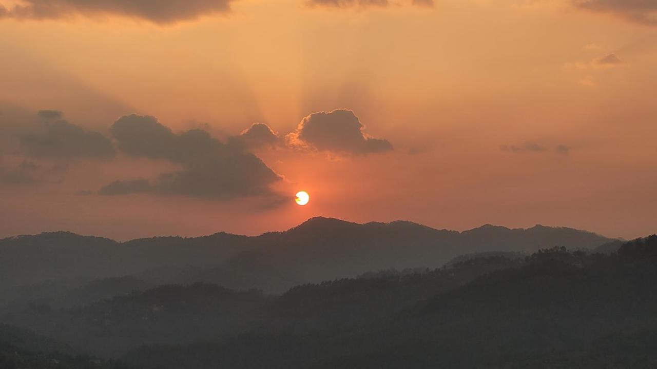 Mahi Restaurant & Guest House - B&B Almora