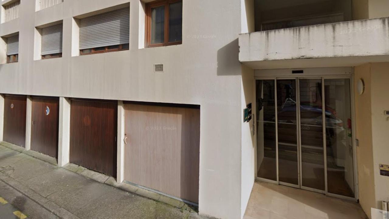 Jungle Saintaise - Coeur de ville, Calme, Tv 4K, Fibre, Netflix, Parking Surveillé Qpark 150m - B&B