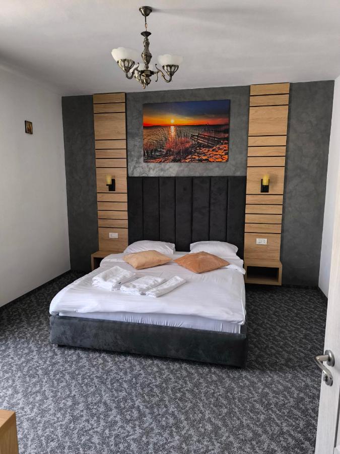 One-Bedroom Deluxe Apartment