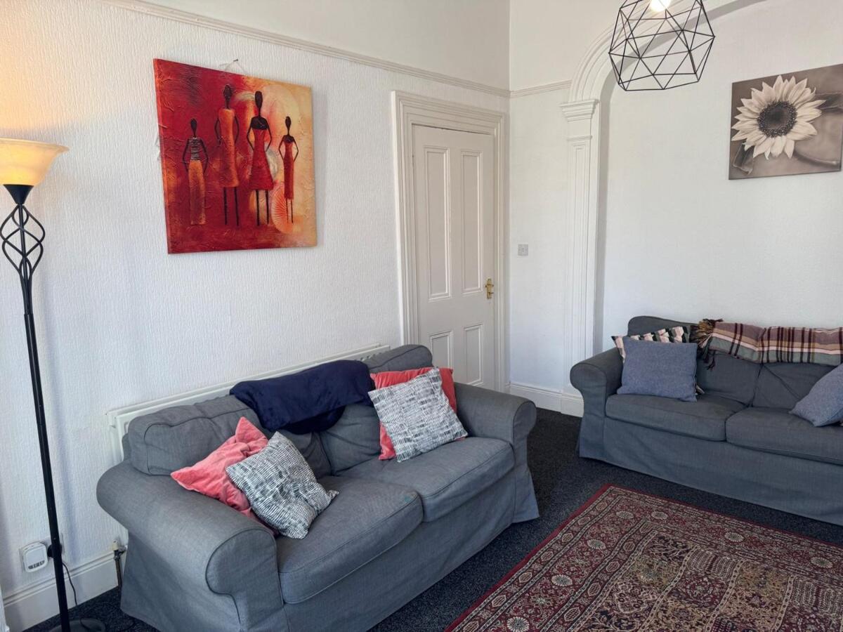 Spacious and Central Belfast Home - Bed and Breakfast