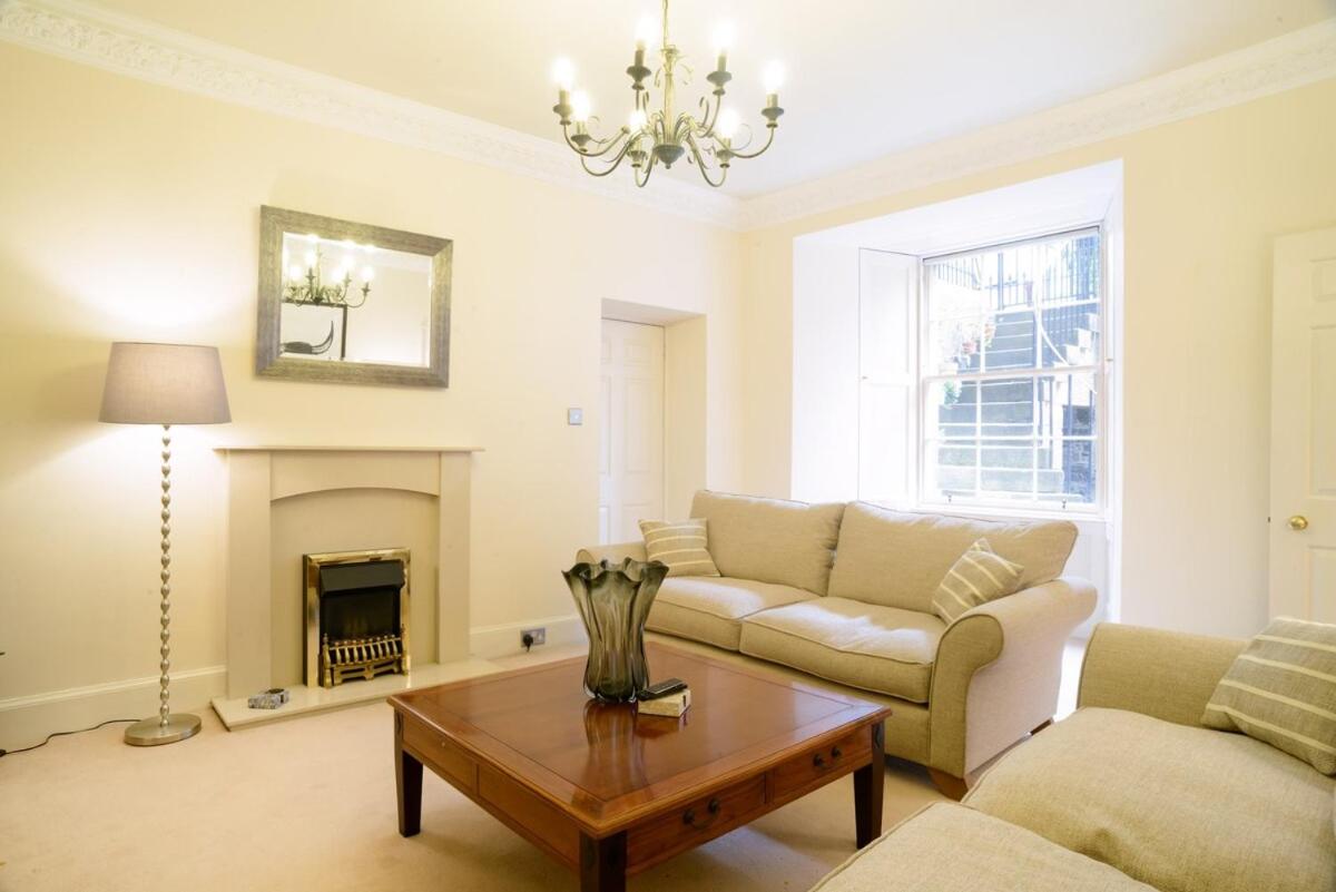 Beautiful Georgian 2 bedroom flat - Bed and Breakfast Edinburgh