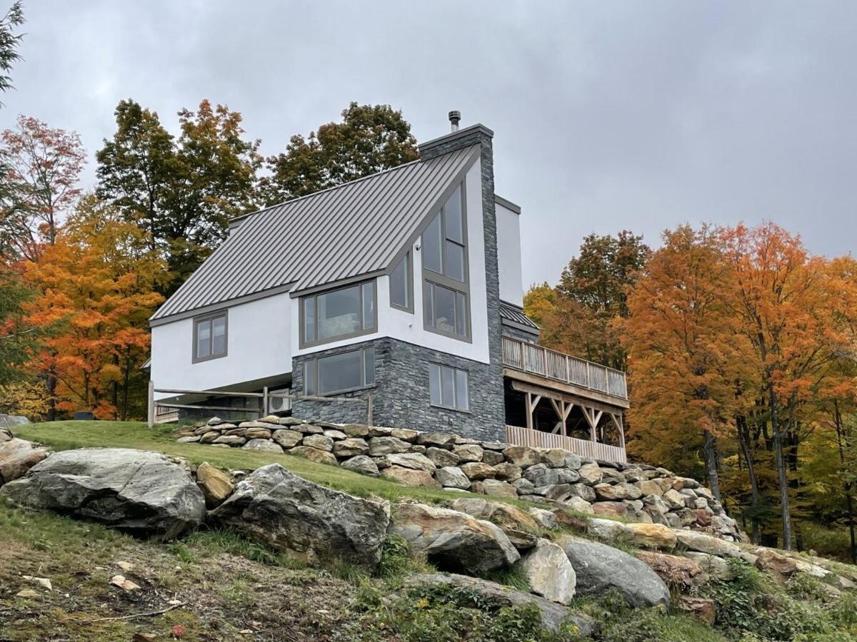 The Matterhorn House - Mountain Chalet with Hot Tub, Views, Game Room - Ideal Spring to Fall - Chambres d'hôtes Killington