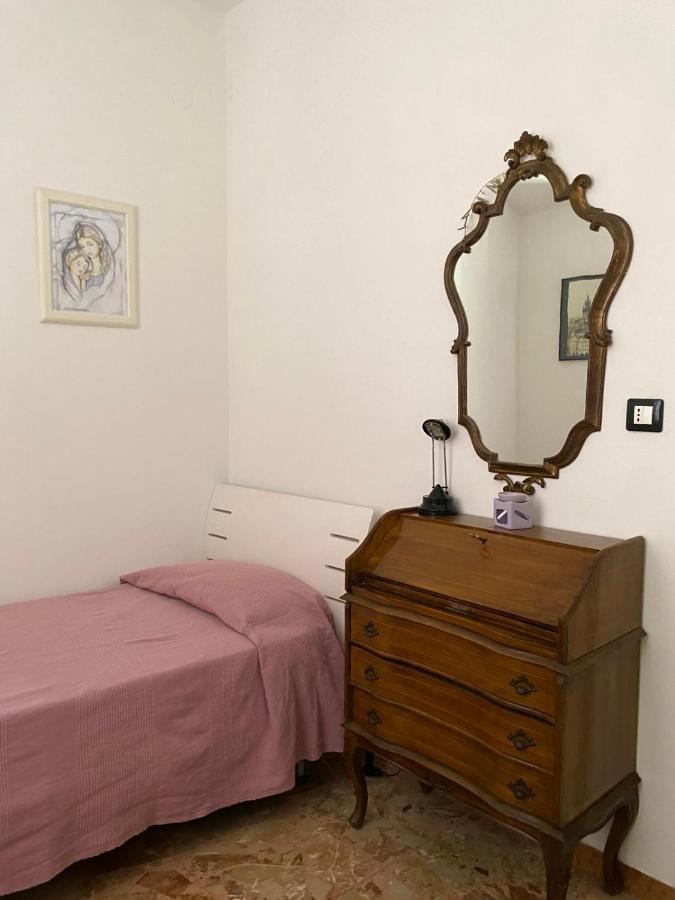 Single Room with Shared Bathroom