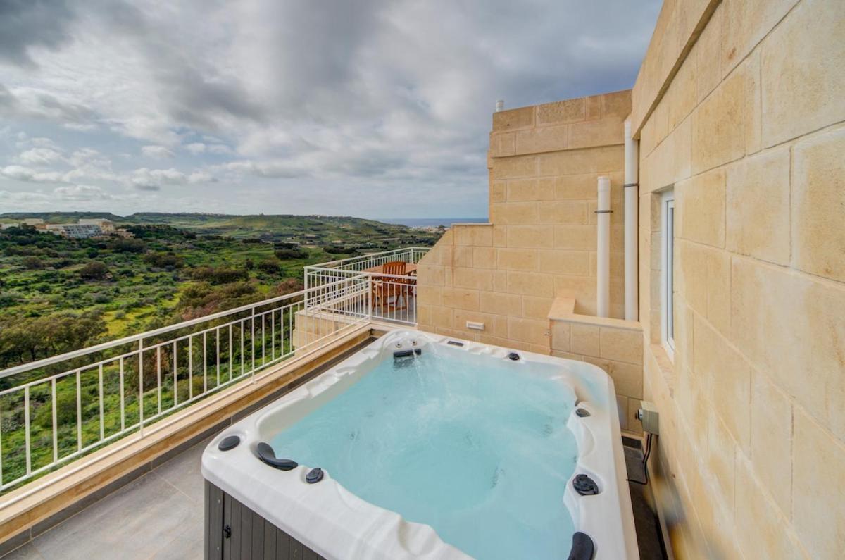 The Valley Collection - A25 - with Private hot tub - B&B Xagħra