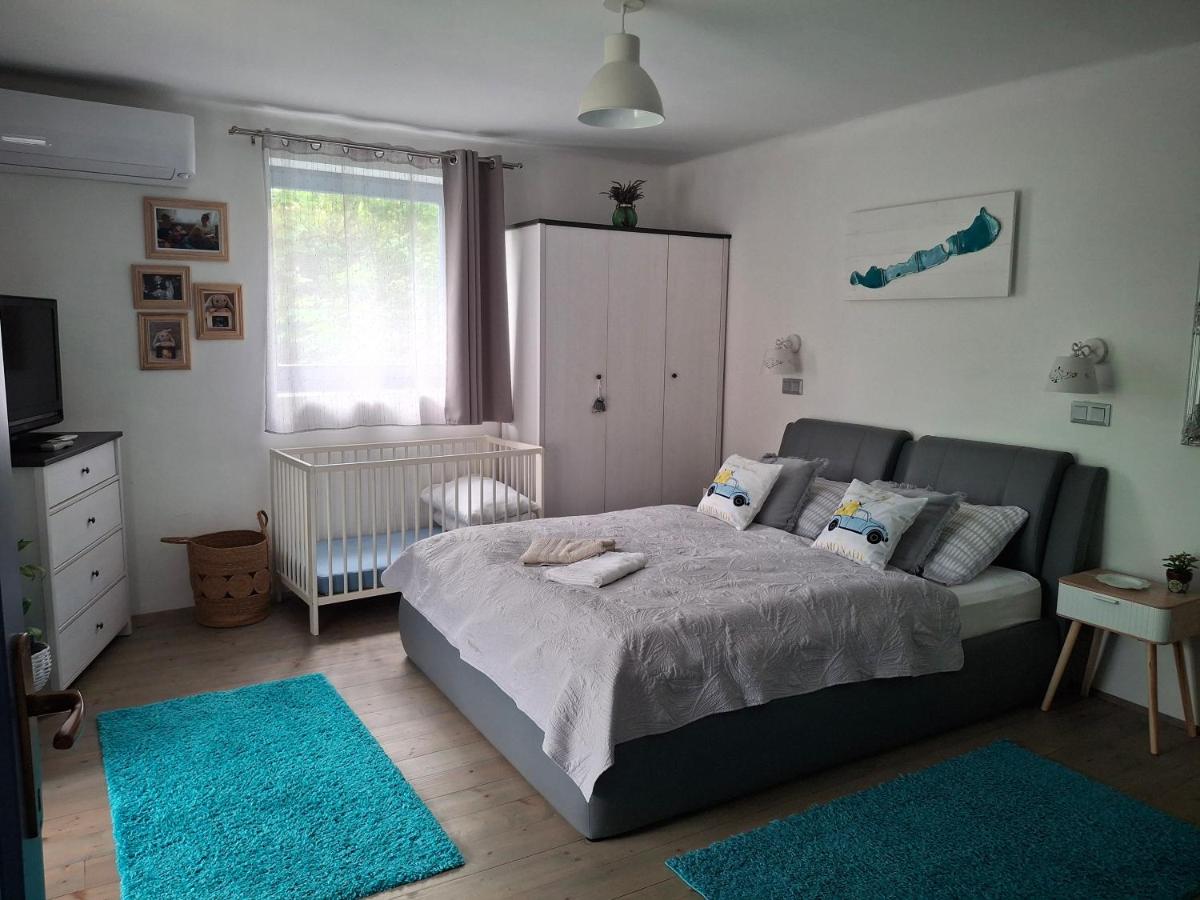 Kékbazalt Vendégház - B&B