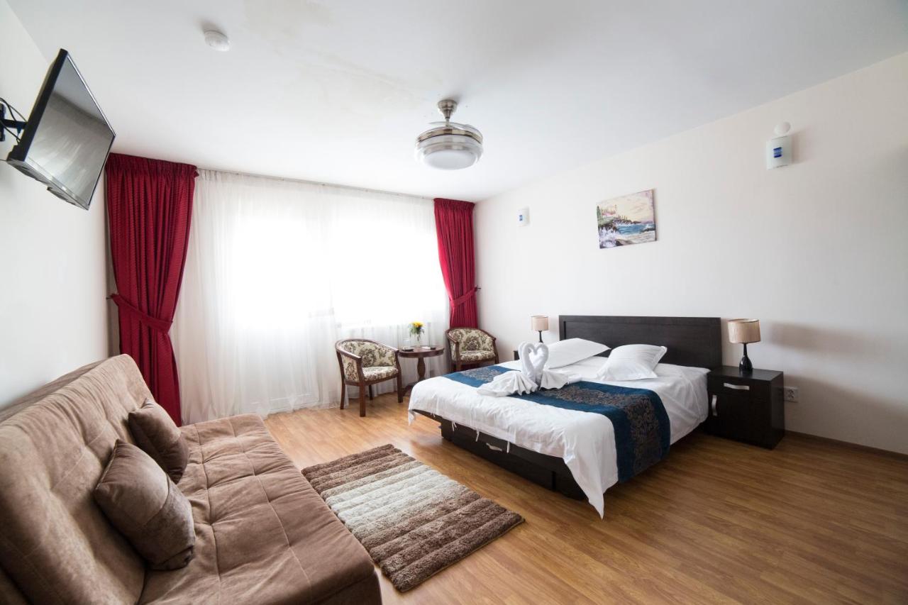 Triple Room with Garden View