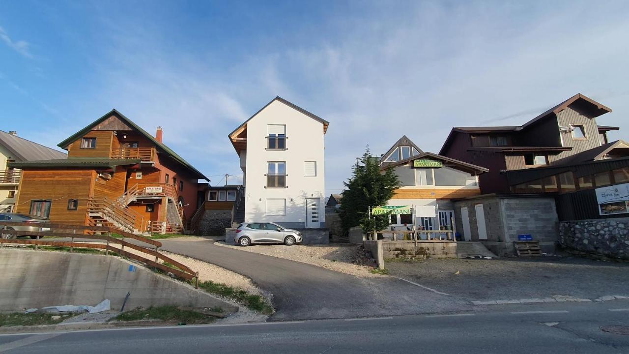 Apartment with Mountain View