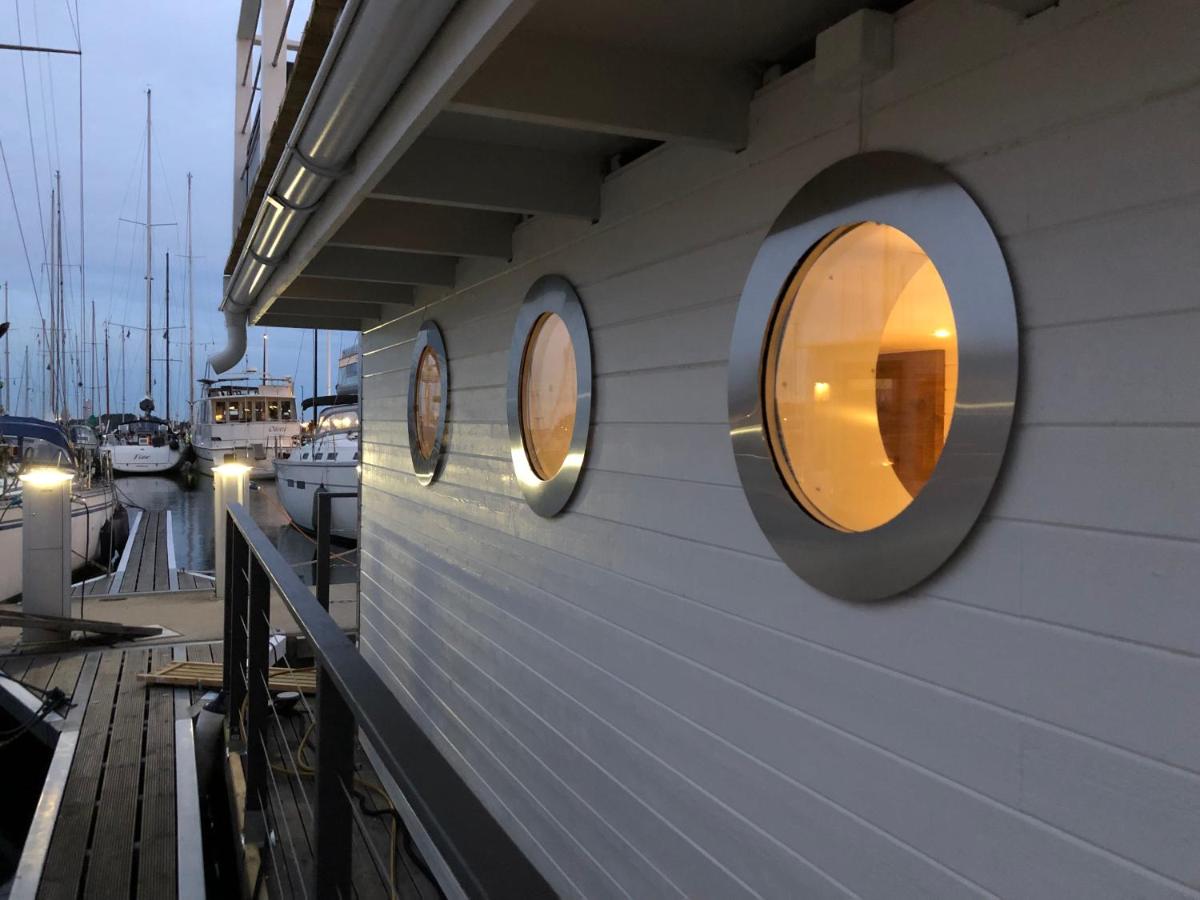 House boat in Karlskrona city center - B&B