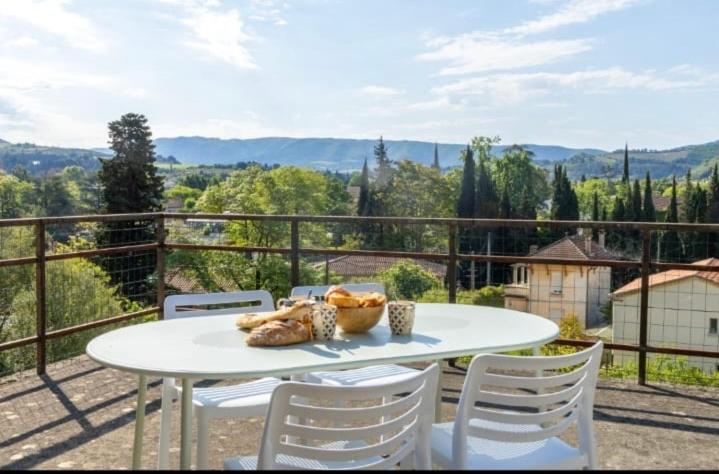 Chez Papoum et Lilou, vue imprenable avec terrasse au calme - B&B Limoux