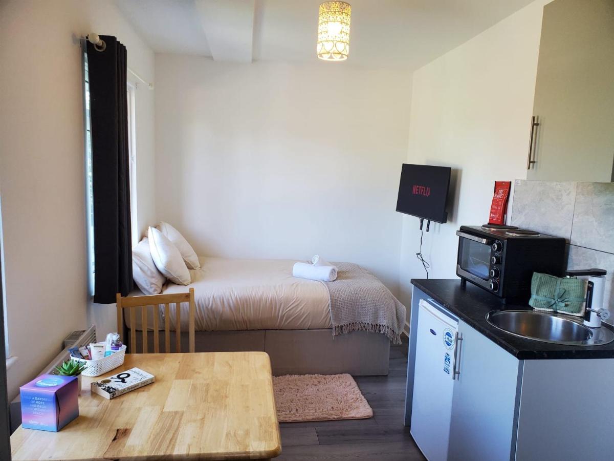 The Airport Getaway - Bed and Breakfast