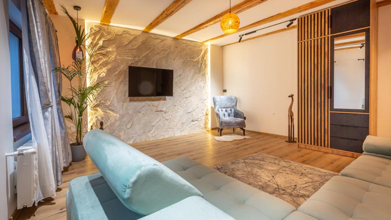 Sun x Mountains - Old Town - B&B Braşov