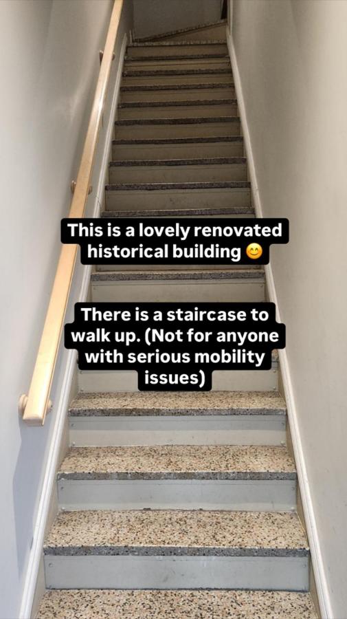 STUNNING full APARTMENTS - stocked KITCHENS - WASHER & DRYERS - WORKSPACE PROVIDED - FAST WIFI - LOCATED on the FAMOUS ST Denis street - Near METRO MONT ROYAL - Chambres d'hôtes Montréal