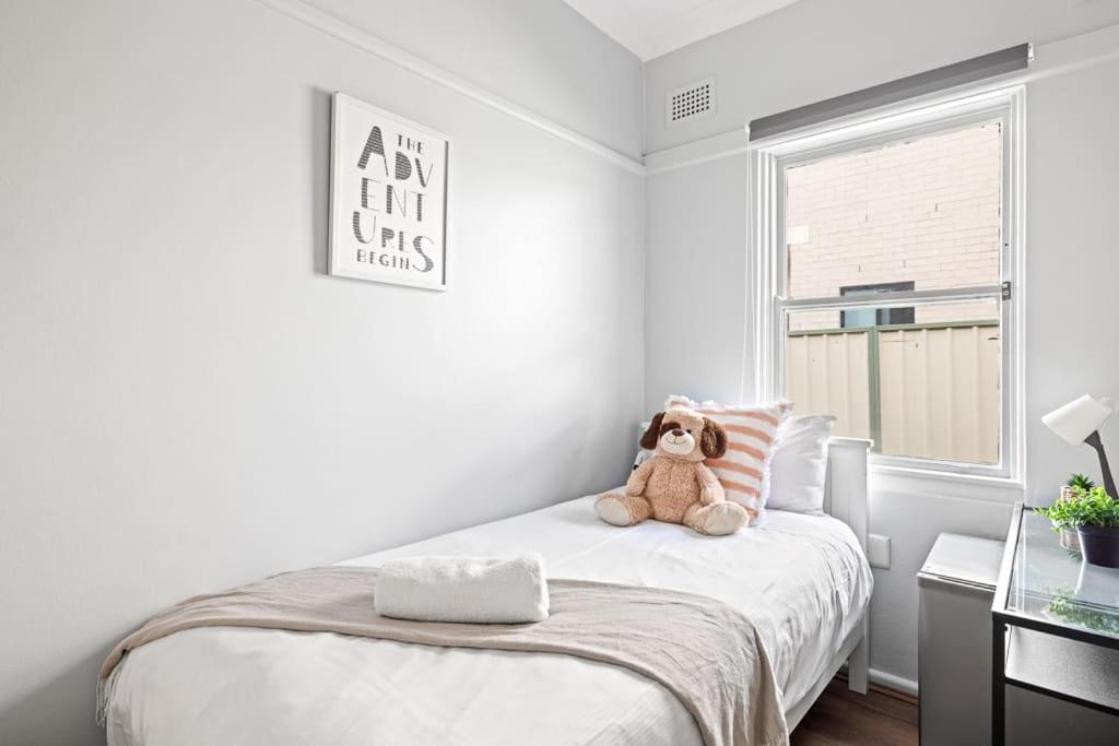 Rustic Single Room - Centrally Located at Narwee - Shared Bathroom - B&B