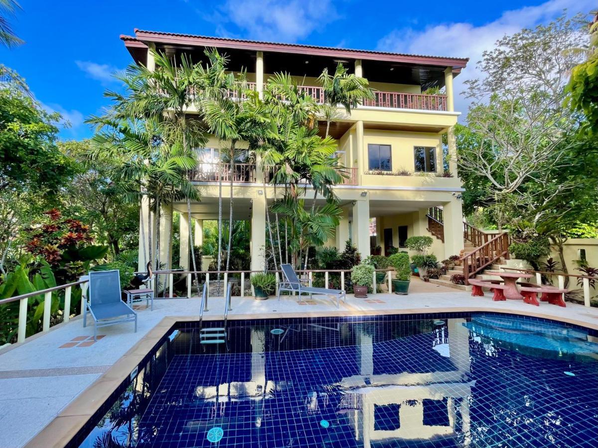 Kata Sunset Bay Villa - 3BR Private Pool - Seaview - Bed and Breakfast Ban Kata