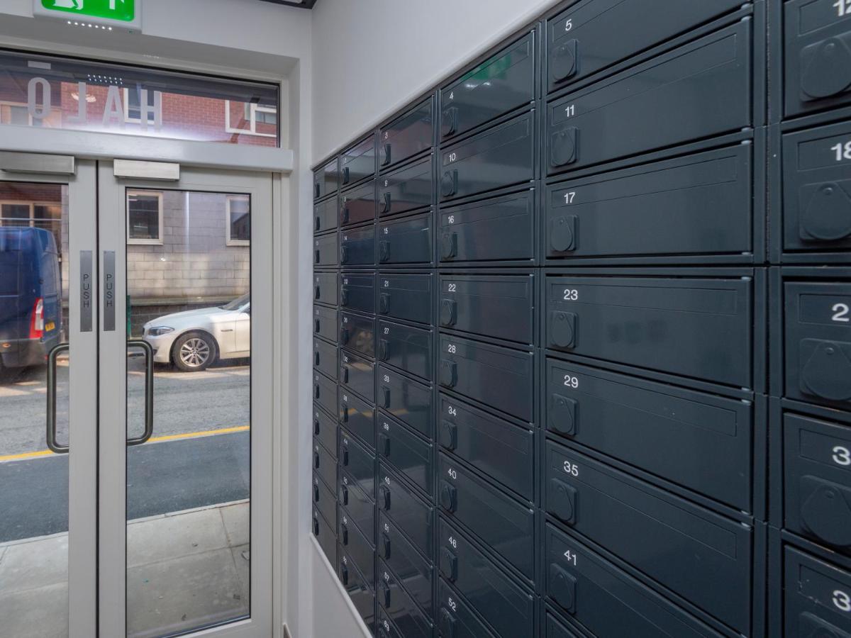 Stylish Two Bedroom City Apartment with Balcony - B&B Manchester