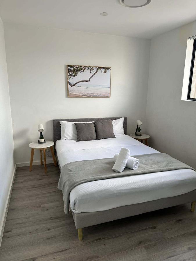 Double Room in Guildford West - Near Parks & Eateries - Explore with Ease - Shared Bathroom - Chambres d’hôtes