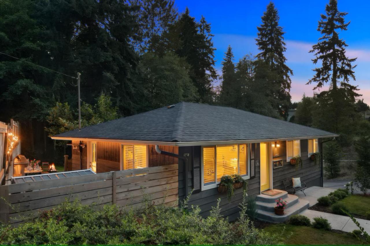Spacious Main Street Retreat for families and large groups - Ferienwohnung Edmonds