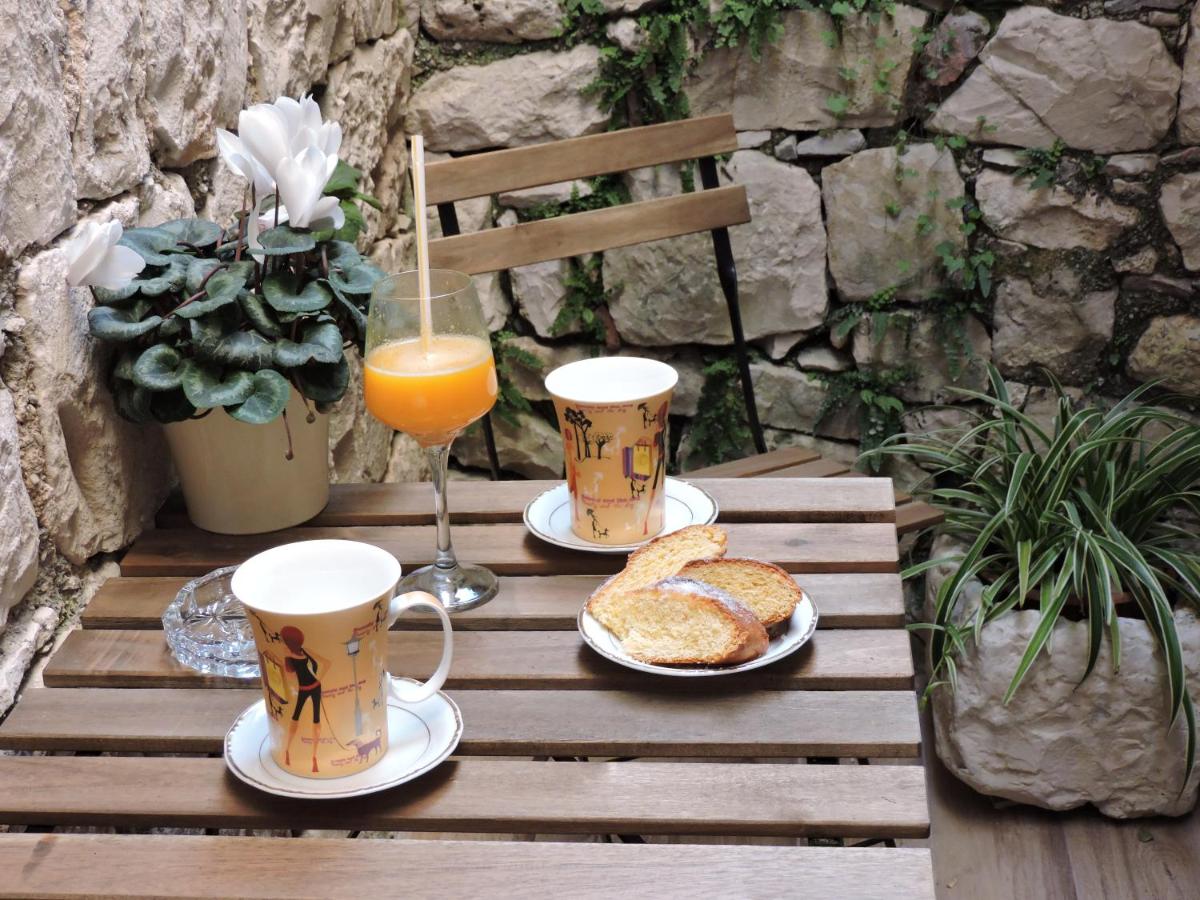 Old town Villa TROGIR STARS with free parking - B&B