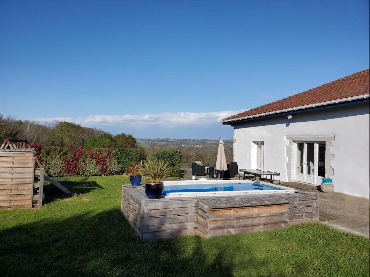 Family home with pool - B&B