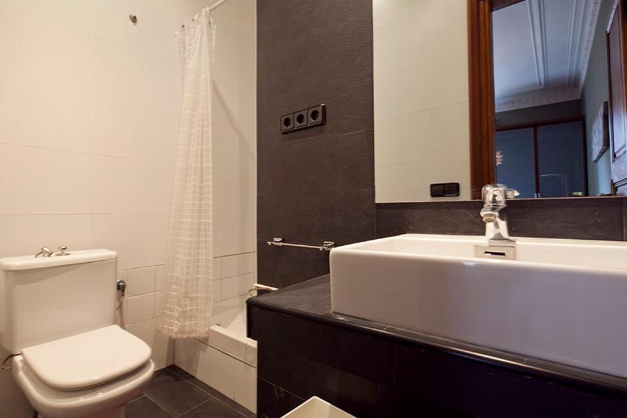 Catalunya Executive 3 bedrooms, 3 bathrooms AC wifi - B&B Barcellona