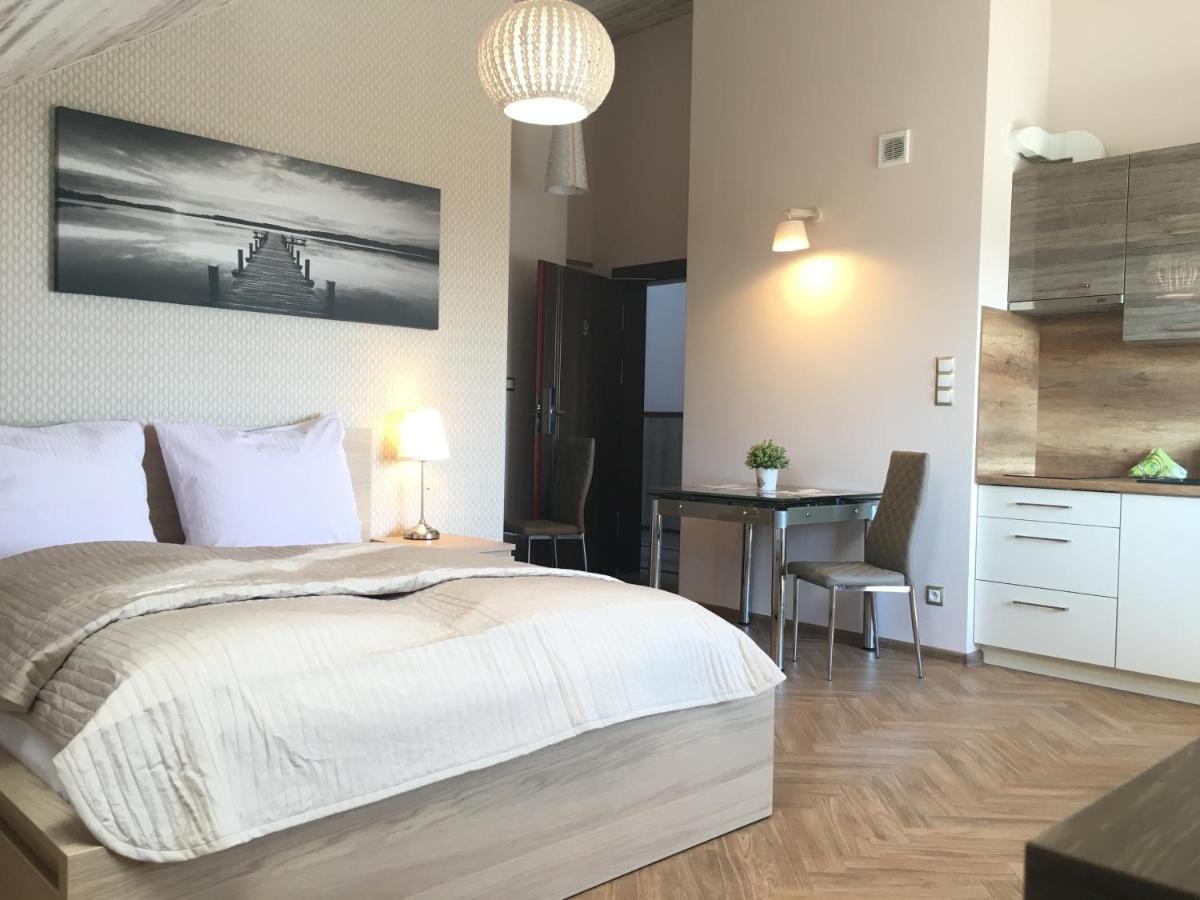 Studio Apartment 9 with Bay View 