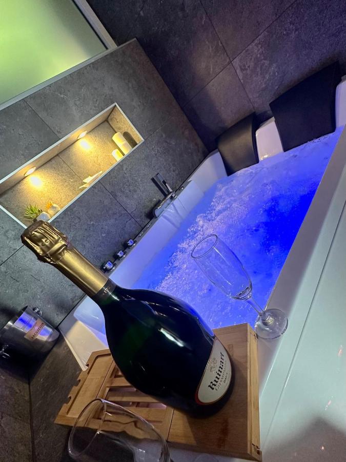 Suite avec spa privatif - Cité Thermale - B&B Châtel-Guyon