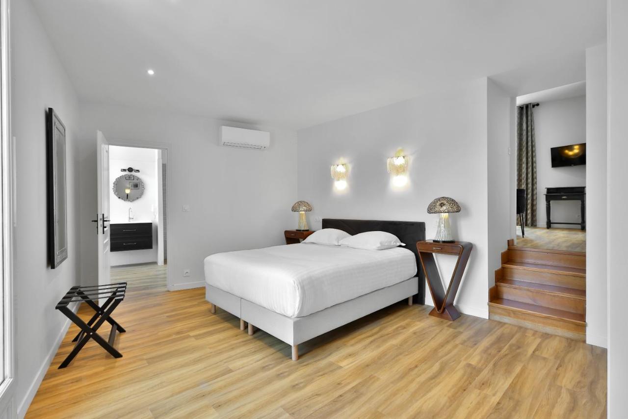 One-Bedroom Premium Apartment - Cinema theme