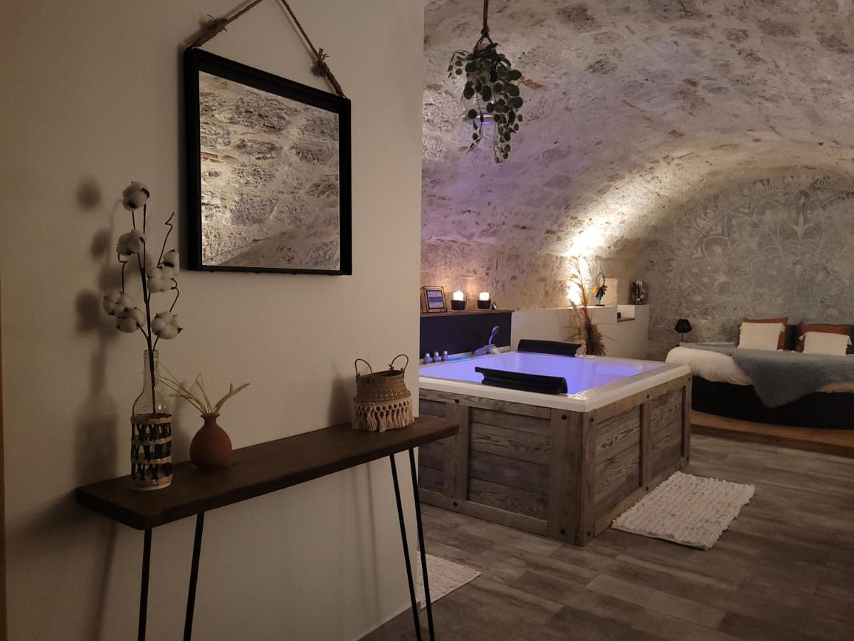 Queen Suite with Spa Bath