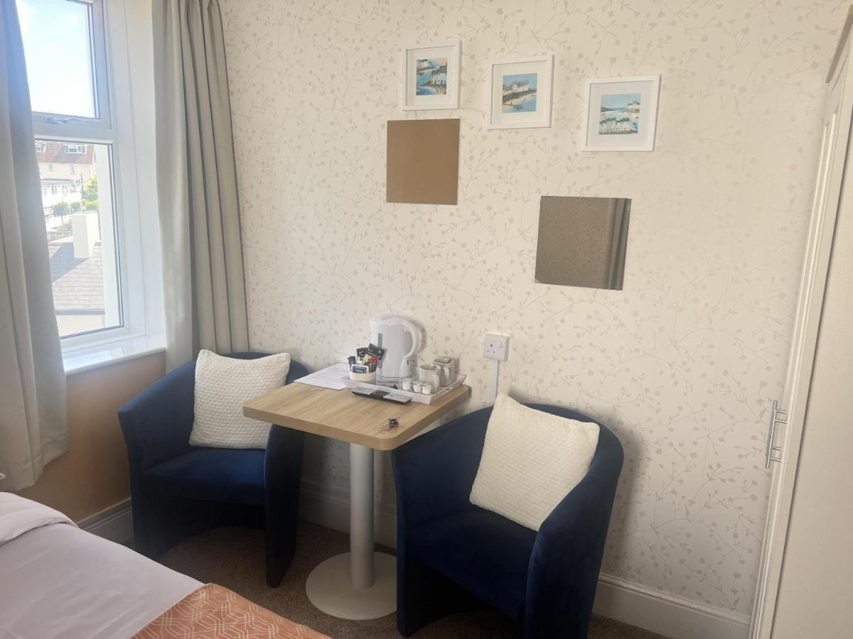 Twin Room with Private Bathroom