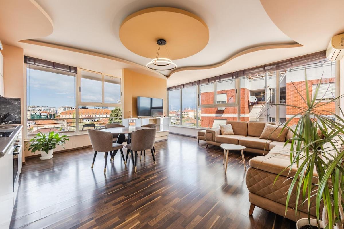 Spacious City-View Apartment Overlooking Shkodër - B&B Scutari